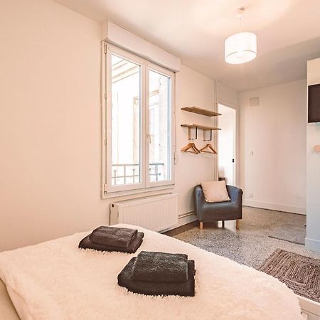 Charme de l'ancien pour cet appartement entièrement rénové dans l'hypercentre de Reims Esterno foto
