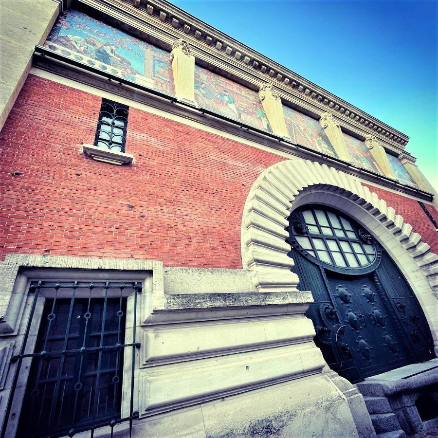 Charme de l'ancien pour cet appartement entièrement rénové dans l'hypercentre de Reims Esterno foto