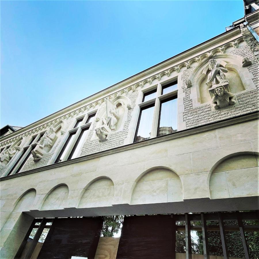 Charme de l'ancien pour cet appartement entièrement rénové dans l'hypercentre de Reims Esterno foto