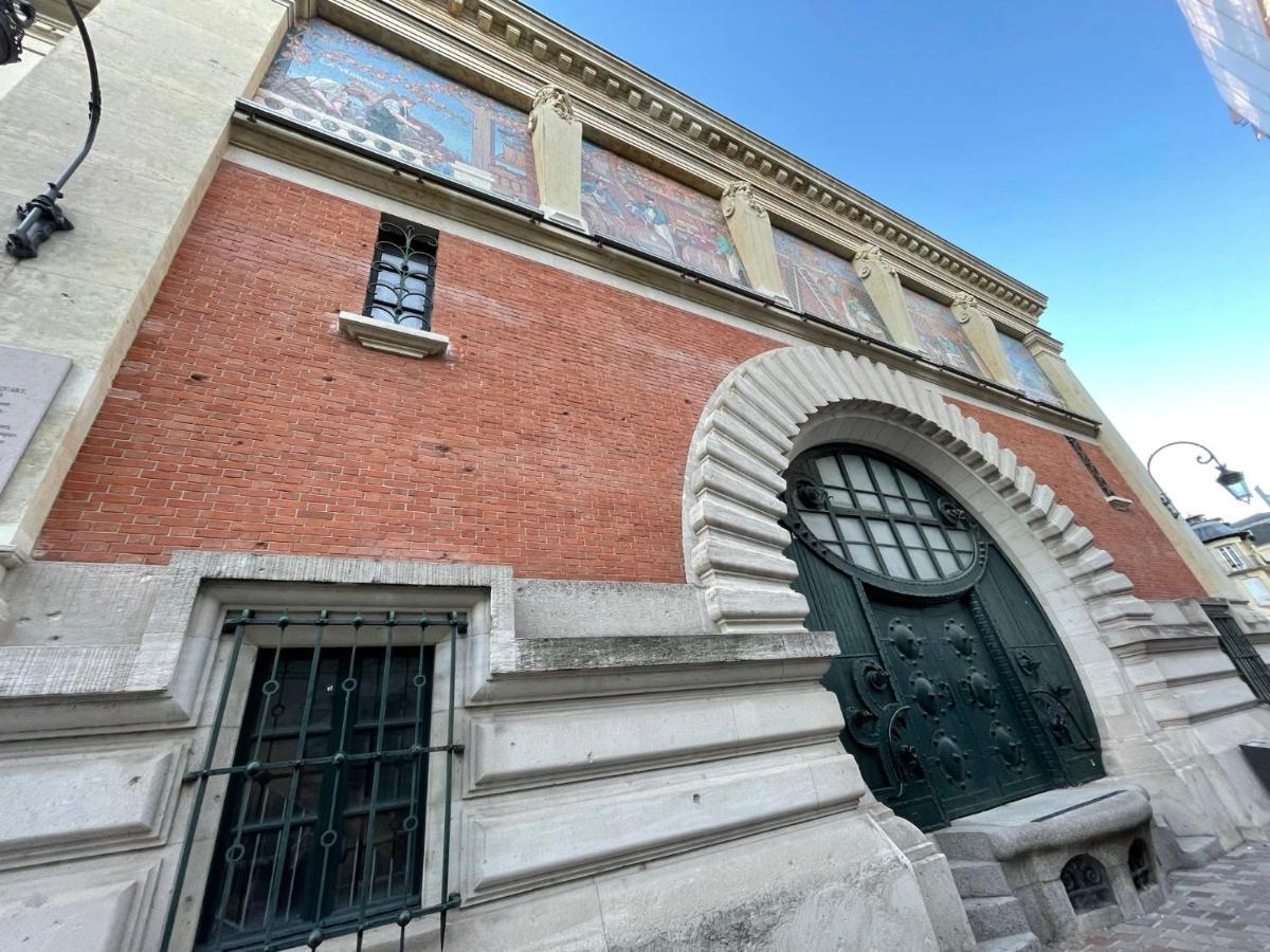 Charme de l'ancien pour cet appartement entièrement rénové dans l'hypercentre de Reims Esterno foto