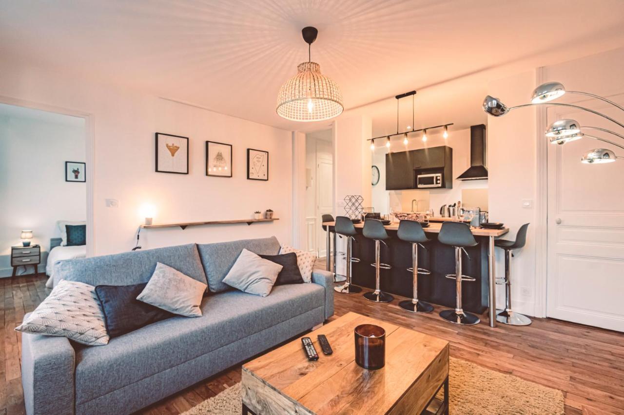 Charme de l'ancien pour cet appartement entièrement rénové dans l'hypercentre de Reims Esterno foto