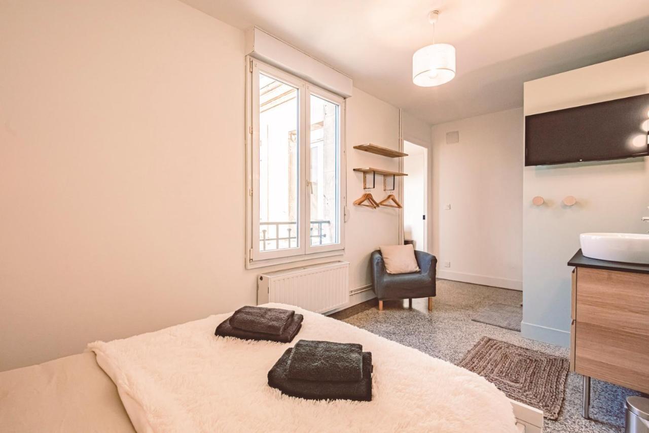 Charme de l'ancien pour cet appartement entièrement rénové dans l'hypercentre de Reims Esterno foto