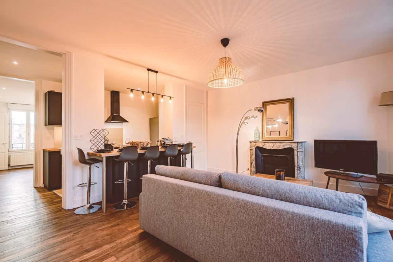 Charme de l'ancien pour cet appartement entièrement rénové dans l'hypercentre de Reims Esterno foto