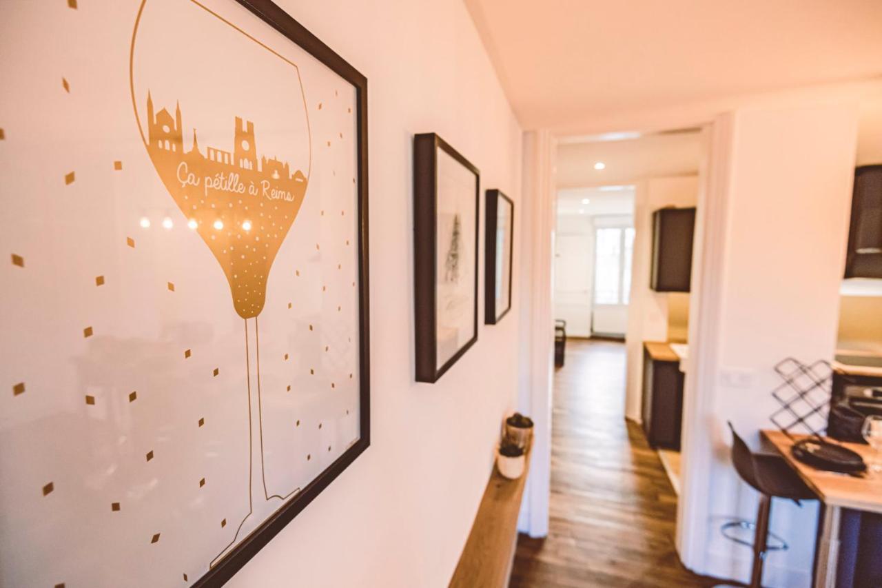 Charme de l'ancien pour cet appartement entièrement rénové dans l'hypercentre de Reims Esterno foto