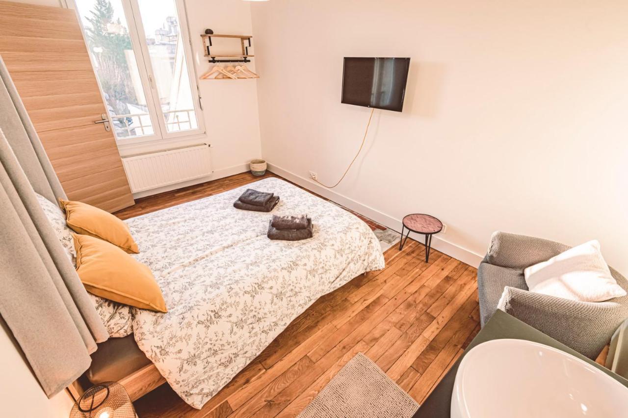 Charme de l'ancien pour cet appartement entièrement rénové dans l'hypercentre de Reims Esterno foto