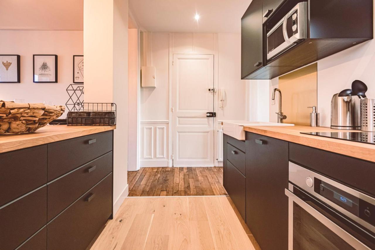 Charme de l'ancien pour cet appartement entièrement rénové dans l'hypercentre de Reims Esterno foto